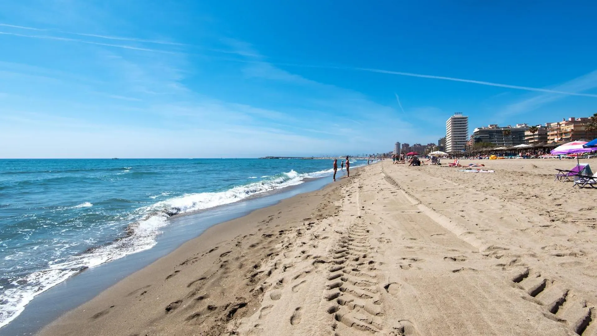 Boliches Center Apartment Next To The Beach, Parking, Pool & Terrace Fuengirola